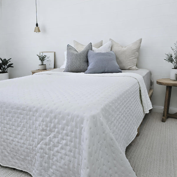 Darla Quilted Polyester Bed Cover Massive Blanket Coverlet 220cm x 240cm - White