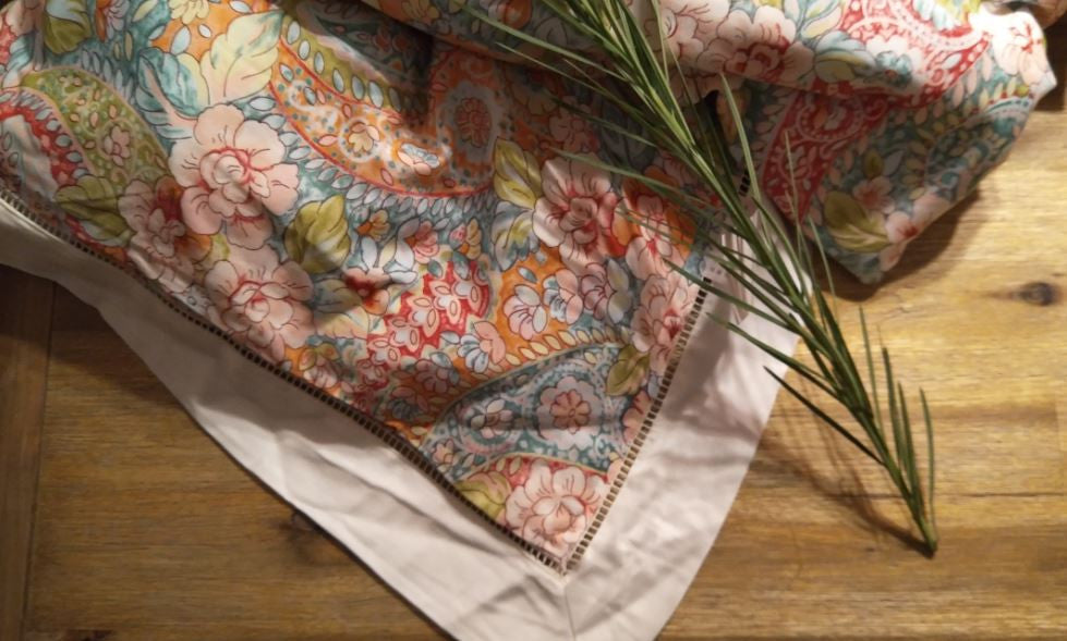 A paisley pattern reborn in new Tencel bedspread with slotted edge