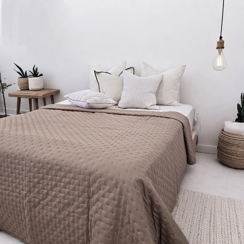 Darla Quilted Polyester Bed Cover Massive Blanket Coverlet 220cm x 240cm - Beaver Brown