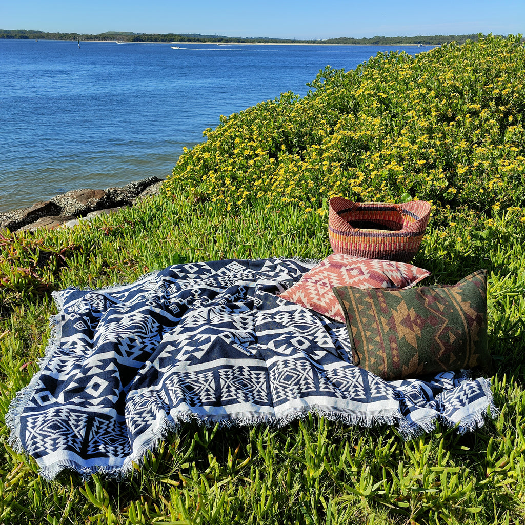 Woven Tapestry Picnic Rug Beach Blanket- Andes Black and White